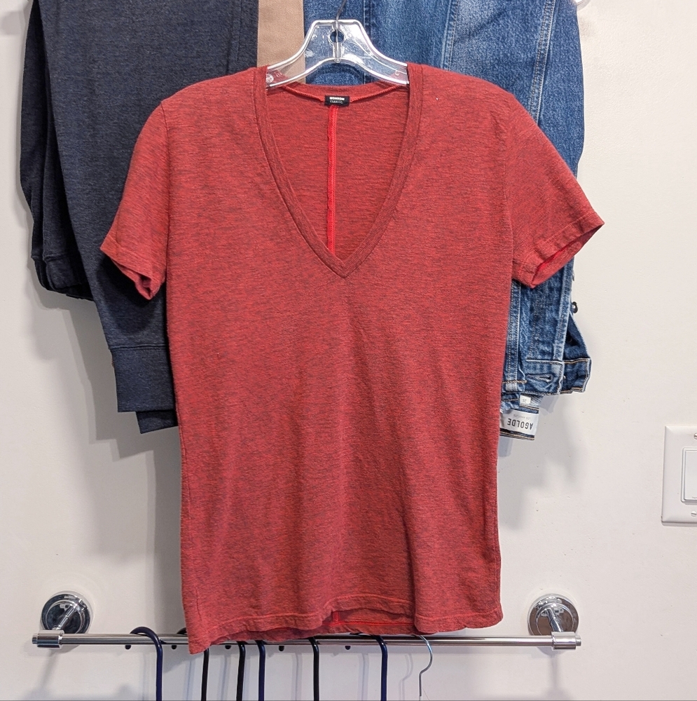 MONROW Heathered Red V-neck - XS
